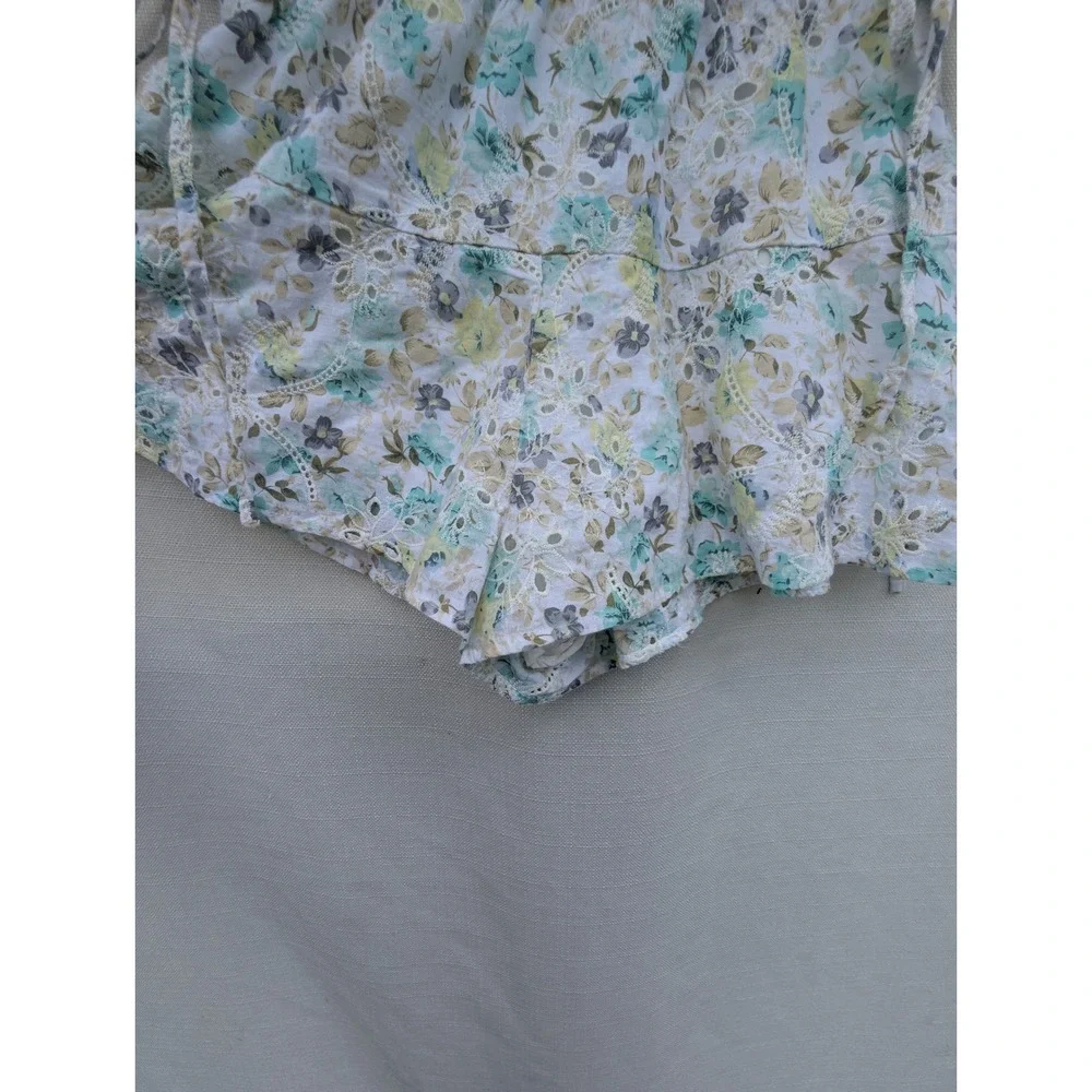 Minkpink Floral Eyelet Shorts Womens XS Cotton‎ Ruffle Tiered Elastic Waist Boho